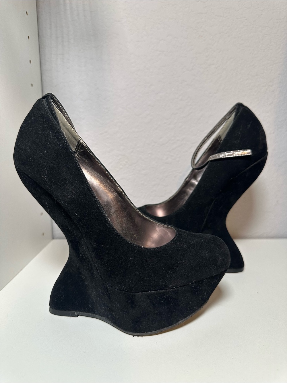 Steve Madden Black Suede Platform Wedges with Metallic Trim - Picture 4 of 5